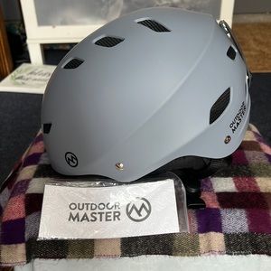 Outdoor Master Men’s Large Ski/Snowboarding/Adventure Helmet - Grey